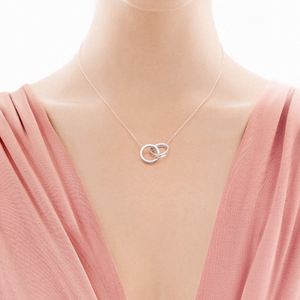 Tiffany & Co. Interlocking Circles Pendant in Silver - Picture 11 of 11
